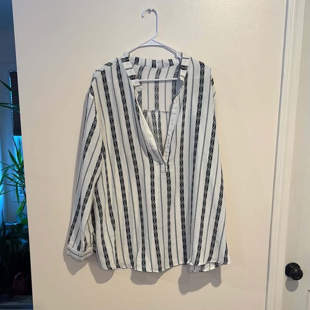 White and Blue Relaxed 3/4 Sleeve Blouse